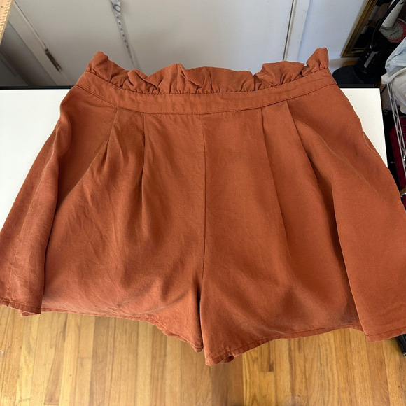 Revolve Lovers + Friends Rust Paperbag Tati High-Waist Pleated Button Shorts L - Picture 10 of 11